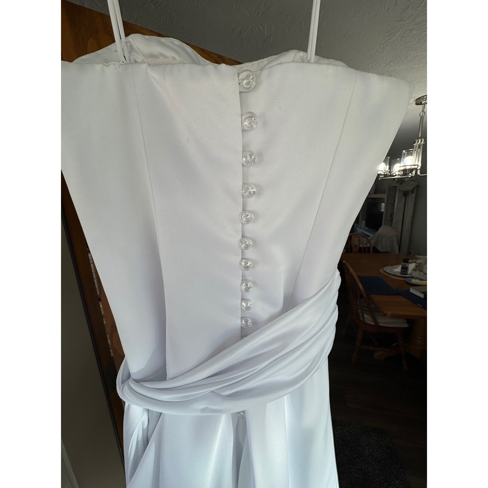 strapless satin white wedding gown from Essense of Australia with beading Size 8 - Picture 8 of 16